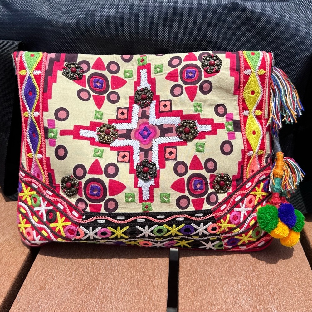 Embroidered Tribal Pattern Fold-Over Clutch - Multicolor - Picture 2 of 12